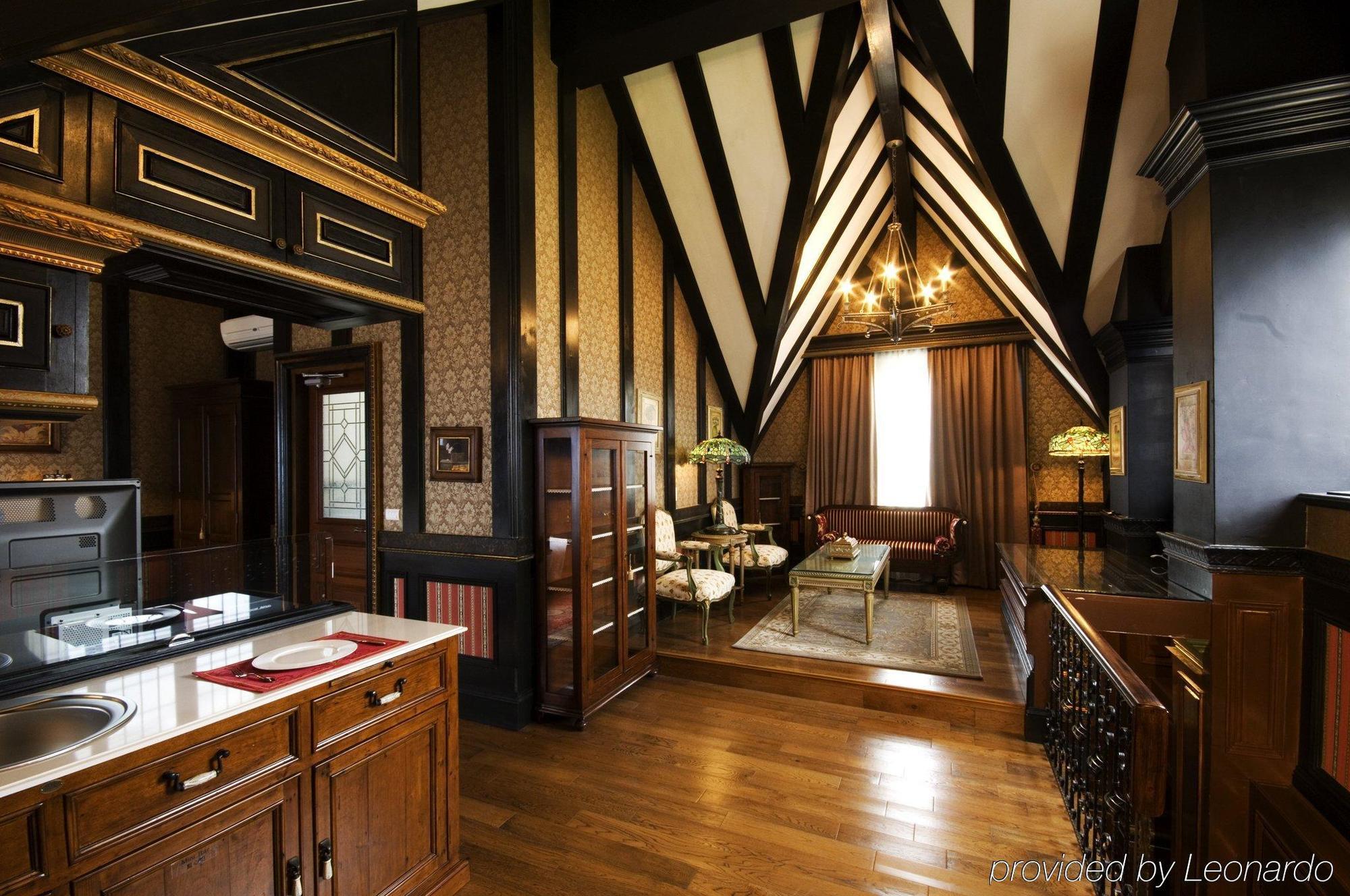 The Old England Manor Apartment Renai Exterior photo